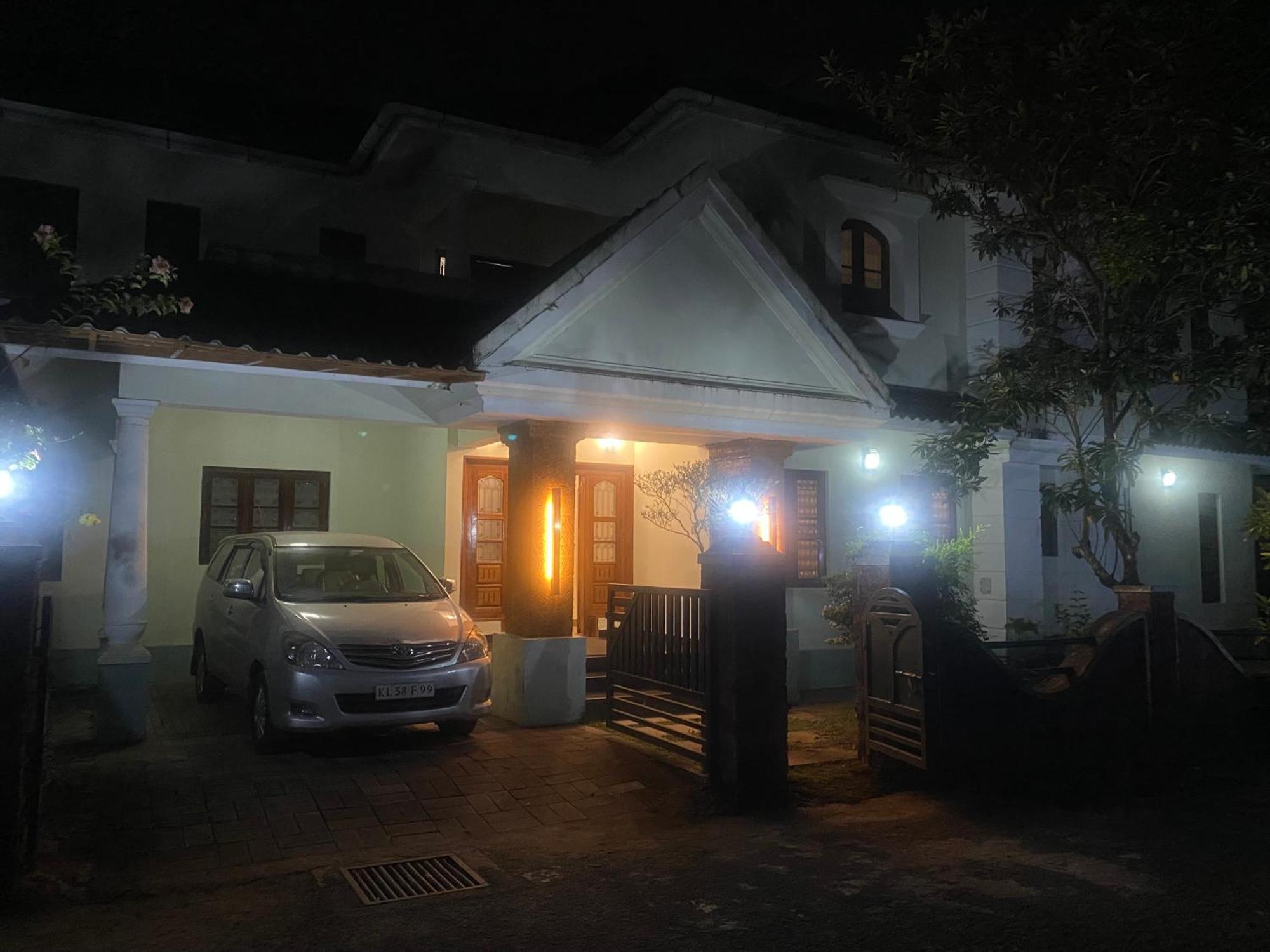 "Radhas" 4Br Villa In Gated Spring Field Community, カンヌール エクステリア 写真