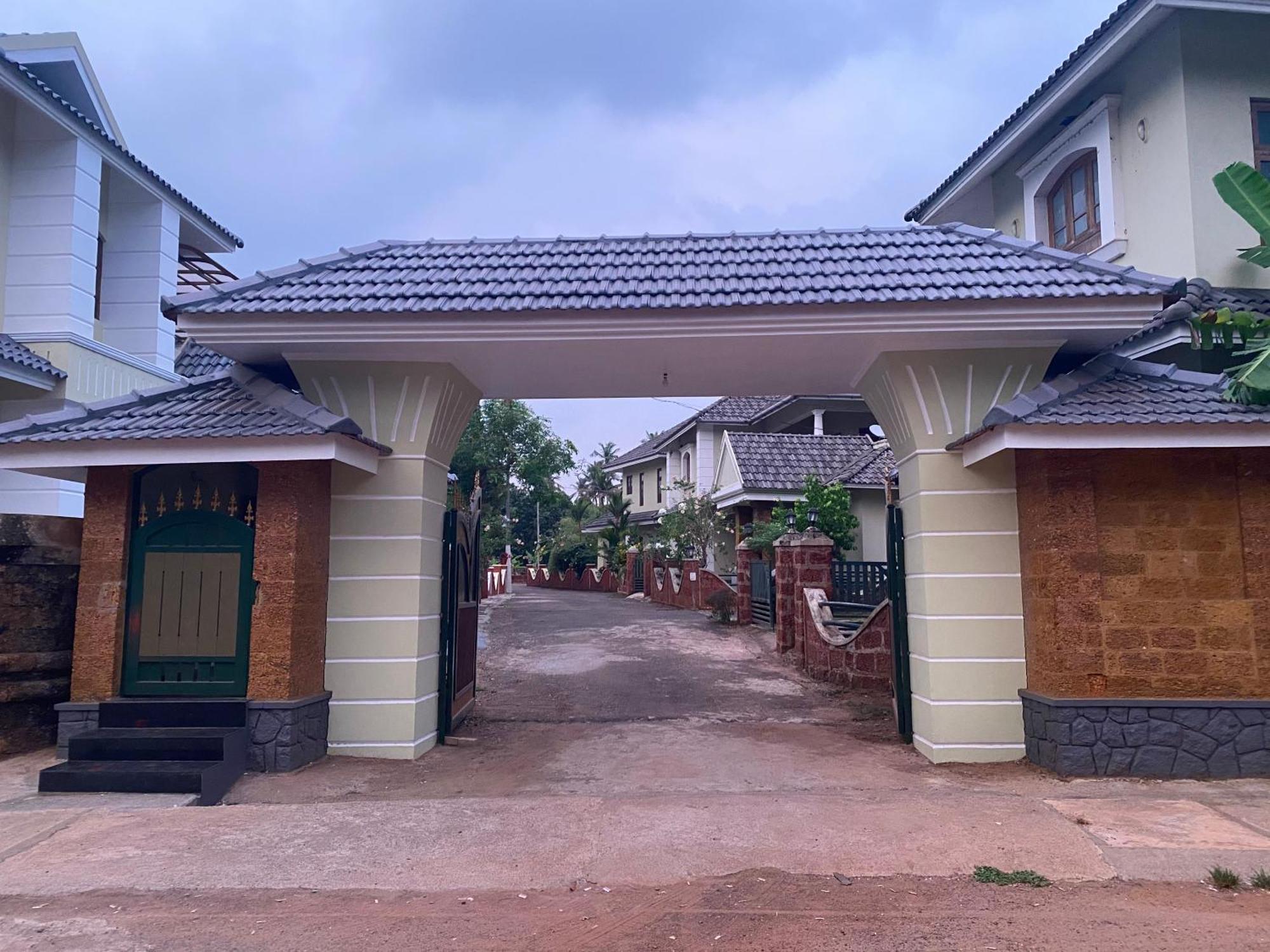 "Radhas" 4Br Villa In Gated Spring Field Community, カンヌール エクステリア 写真